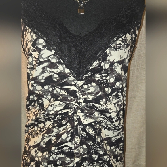 💙Used Elegant Black and Cream Women's Dress - Picture 2 of 7